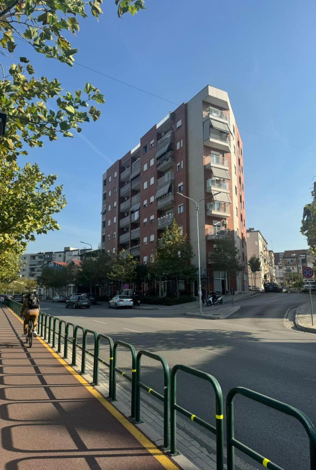 Apartamente Tirana Апартаменты *